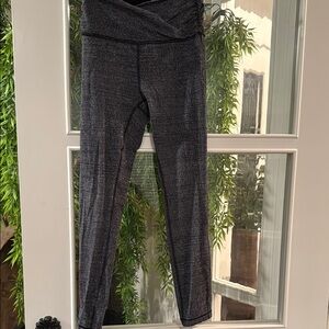 Lululemon Yoga Leggings black and white Cross Waist